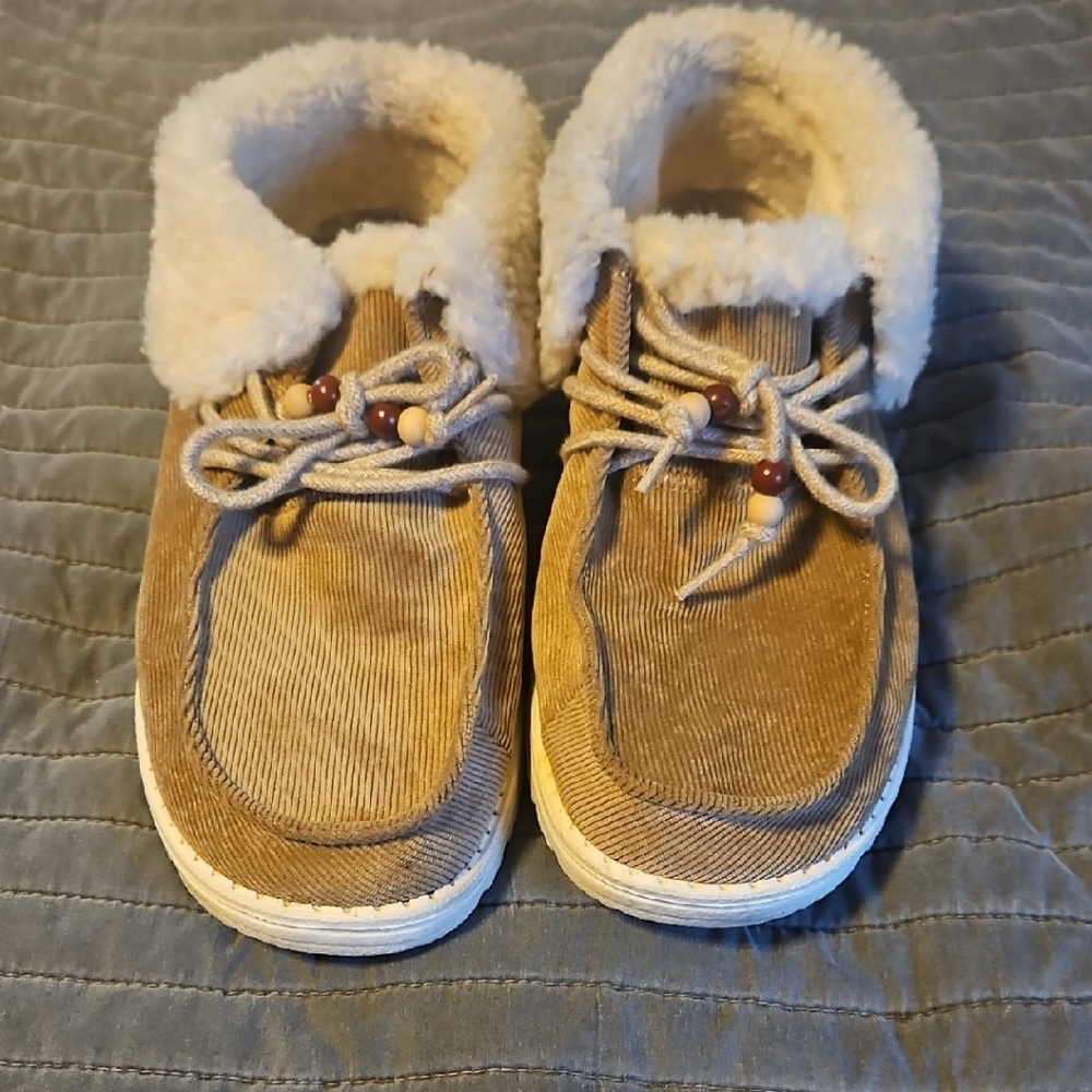 Cozy Tan Corduroy Slippers with Faux Fur Lining
